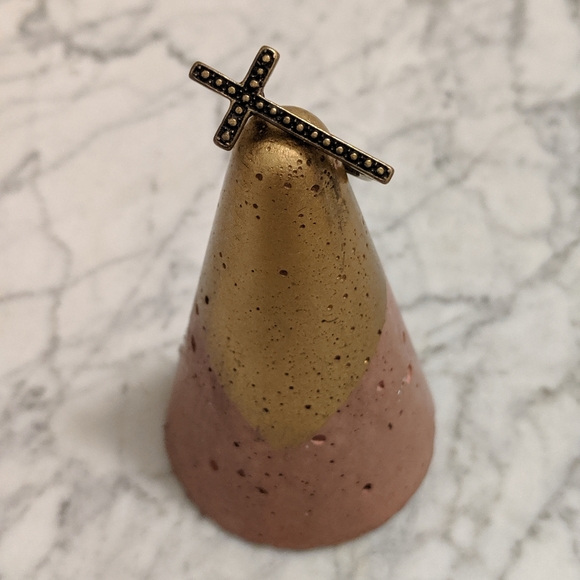 2 rings that come together. - Picture 3 of 6